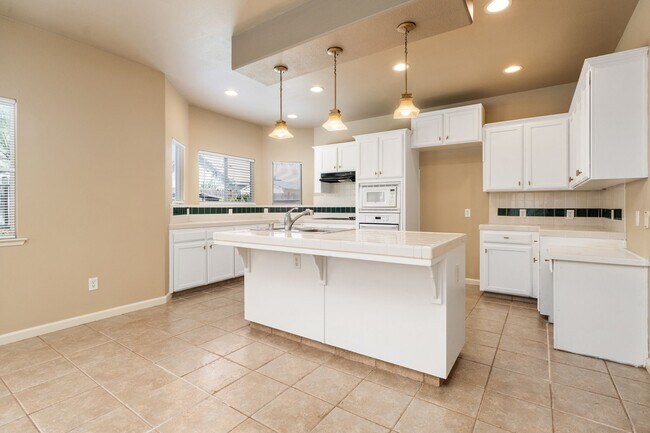 Building Photo - 2940 E Brandon Ln