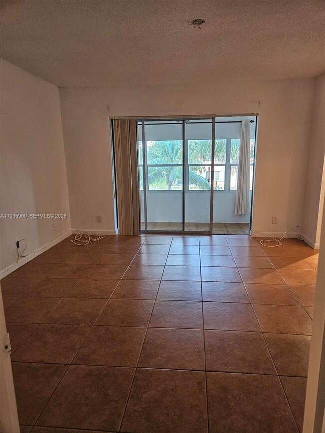 Building Photo - 5140 SW 40th Ave