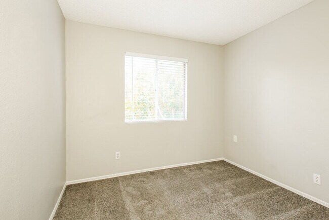 Building Photo - 4758 W Wahalla Ln