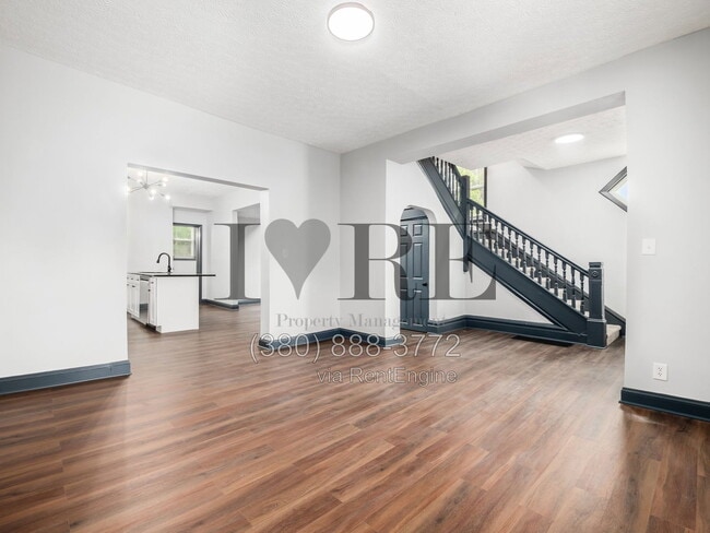 Building Photo - 806 Sullivant Ave