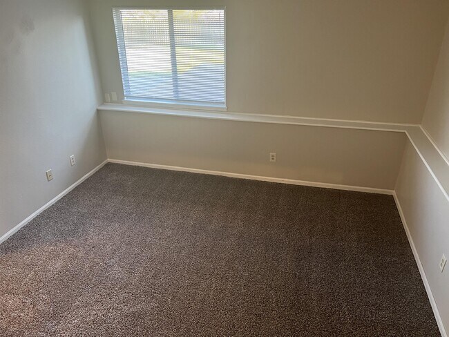 Building Photo - 17676 E Bethany Cir