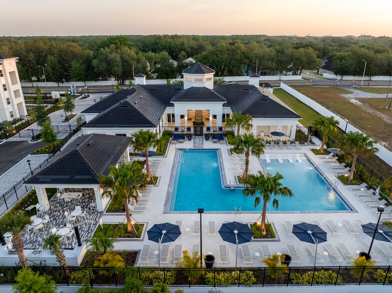 Primary Photo - Douglas Grand at Telecom Parkway