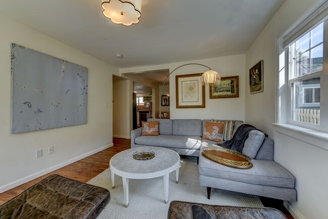 Building Photo - 303 E Chester St