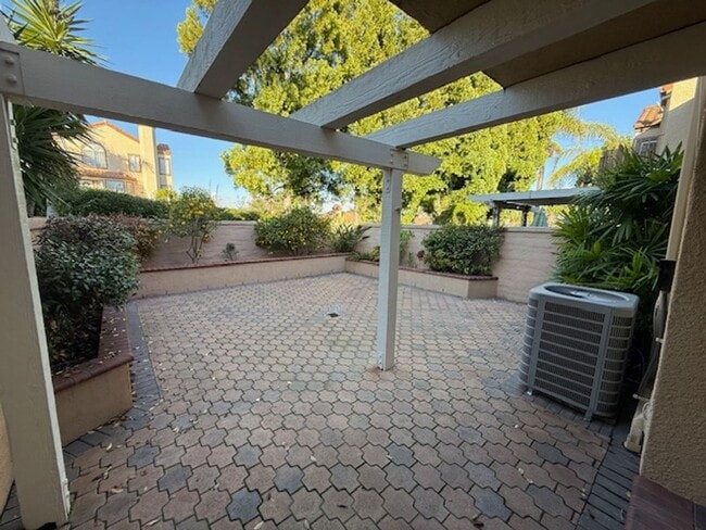 Building Photo - 2 Bedroom Condo in Aliso Viejo!