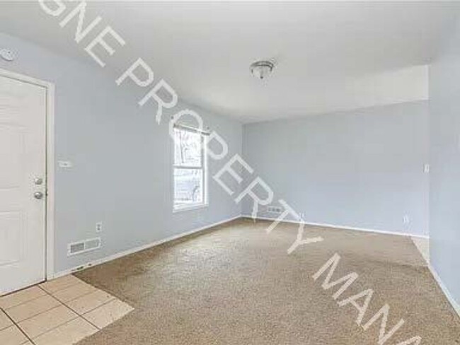 Building Photo - Single Family Home in Ruskin - All Voucher...