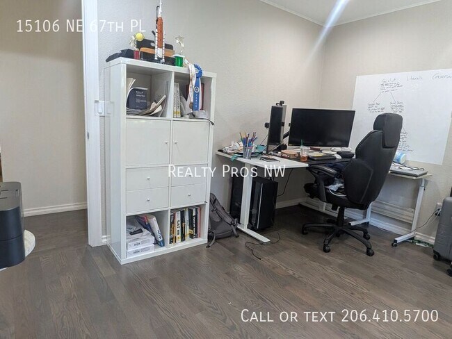 Building Photo - 15106 NE 67th Pl