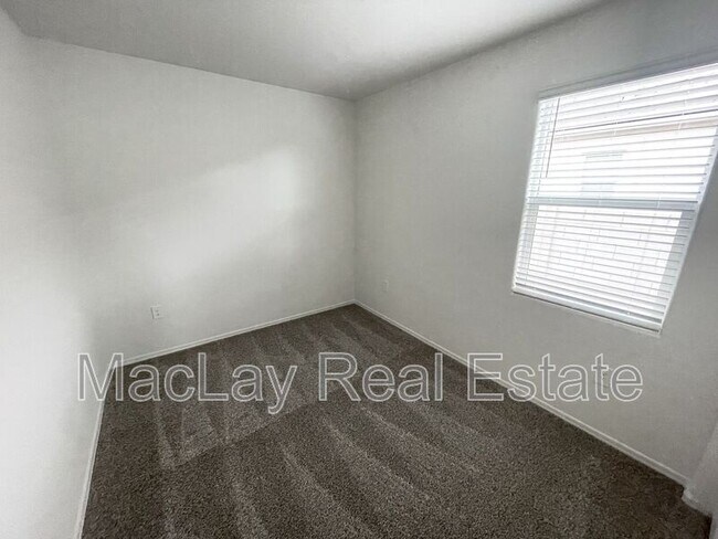 Building Photo - 18444 W Desert Holw Dr