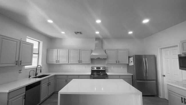 Building Photo - 1820 E Parkside Ln