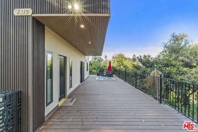 Building Photo - 2315 Loma Vista Pl