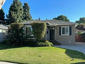 Building Photo - Lakewood living