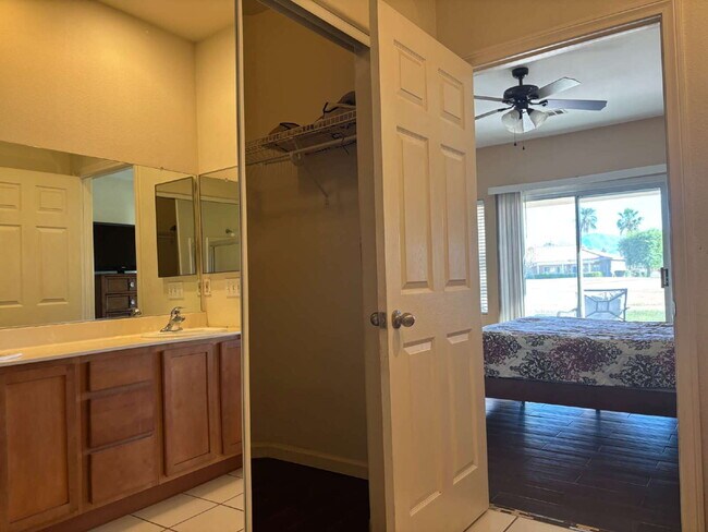 Building Photo - 2 Bedrooms / 2 Bathrooms Condo for Ren,  F...