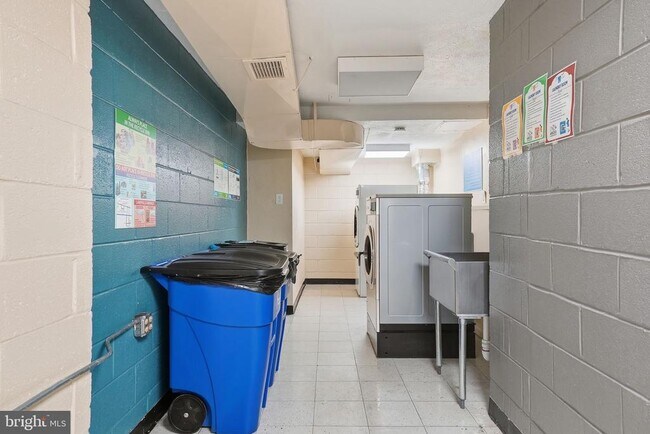 Building Photo - 4600 Duke St