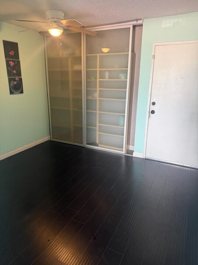 Building Photo - 5460 White Oak Ave