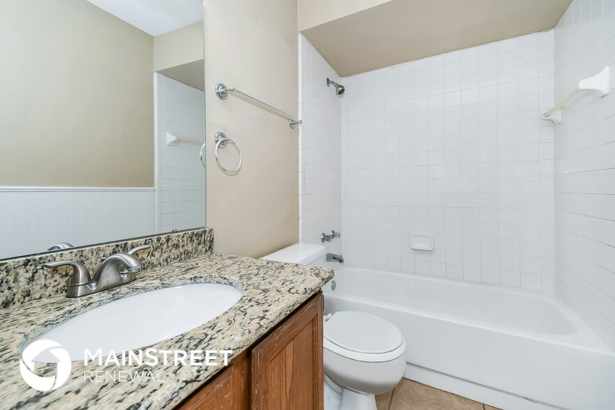 Building Photo - 1859 MacKenzie Ct N