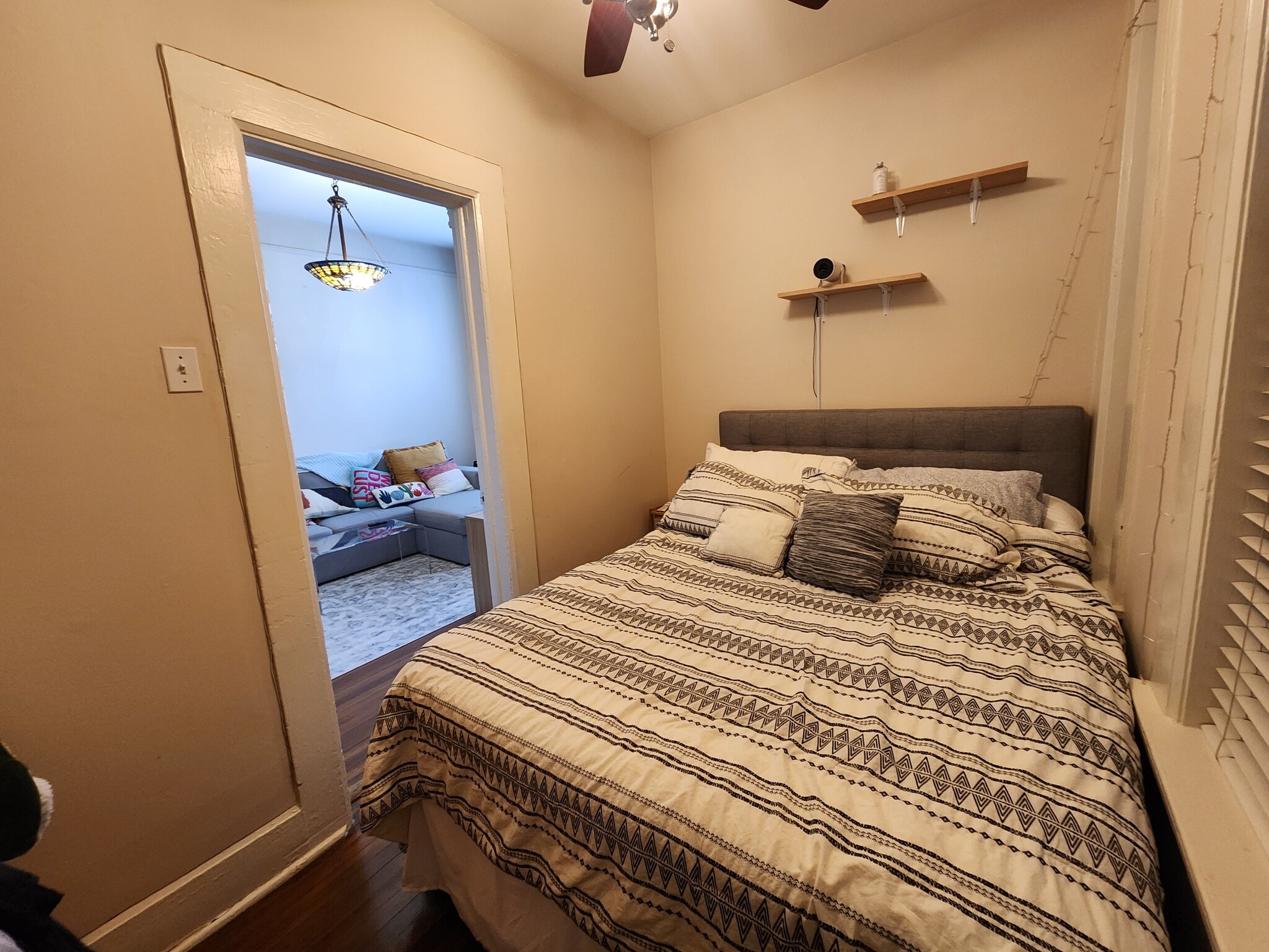 Building Photo - 1623 N Hermitage Ave