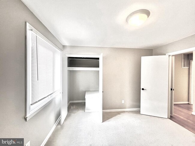 Building Photo - 5719 Rossmore Dr