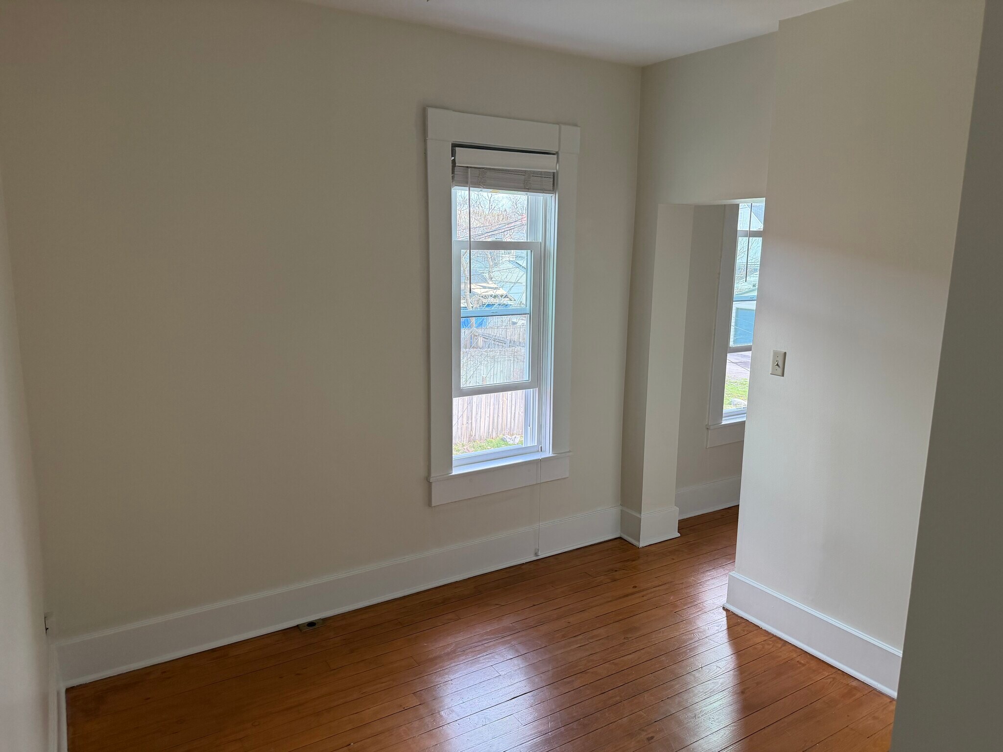 Building Photo - 404 W 1st Ave