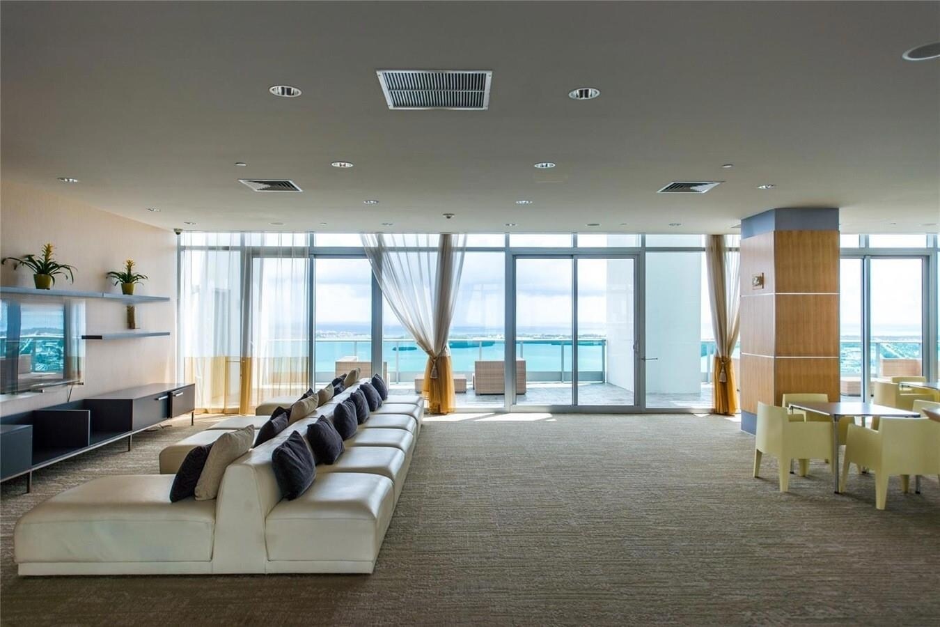Building Photo - 1331 Brickell Bay Dr
