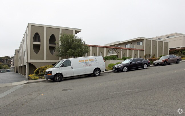 Primary Photo - La Plaza Real Apartments