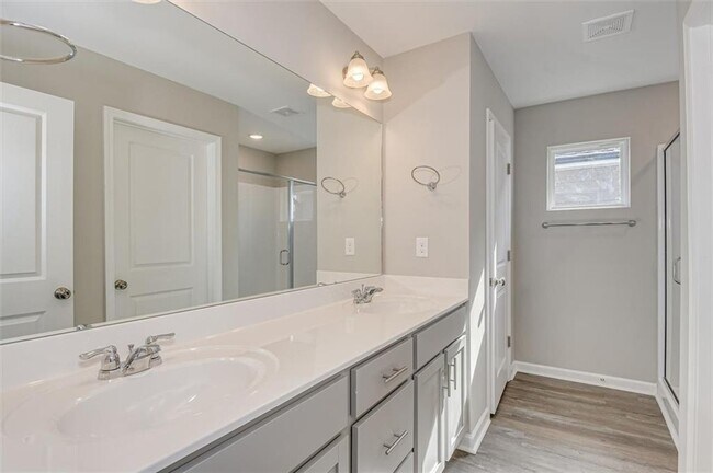 Building Photo - 113 Essence Dr