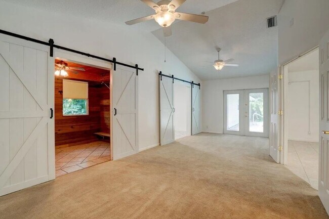 Building Photo - 3/2 POOL home in Harbor Estates Stuart--Lots of Parking!