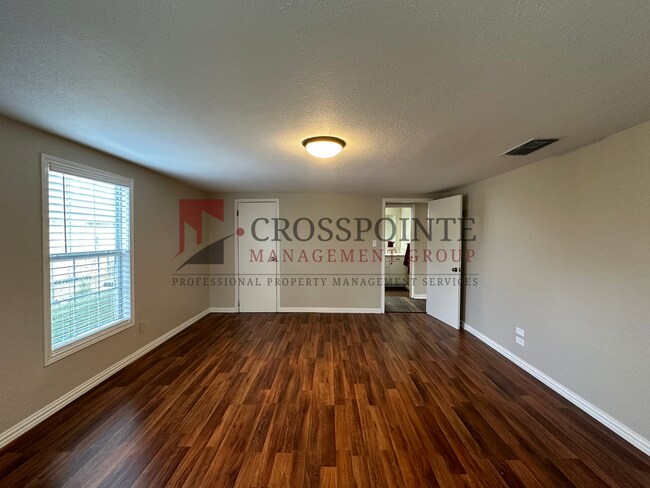 Building Photo - Available Now! 2 Bedroom 1 Bath Across fro...