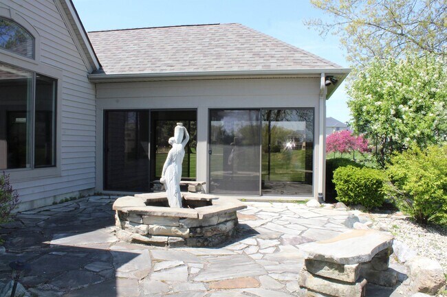 Building Photo - 10632 Lantern Bay Cove