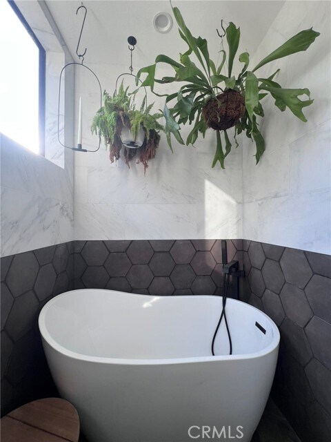 Building Photo - 1705 S Westgate Ave