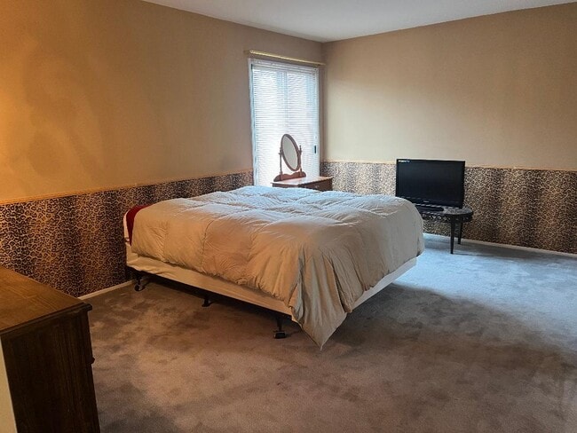 Building Photo - 30475 W 14 Mile Rd