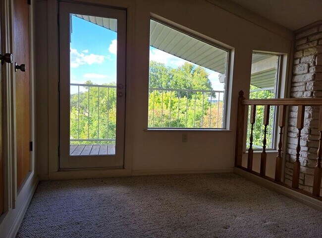 Building Photo - FOR LEASE!!