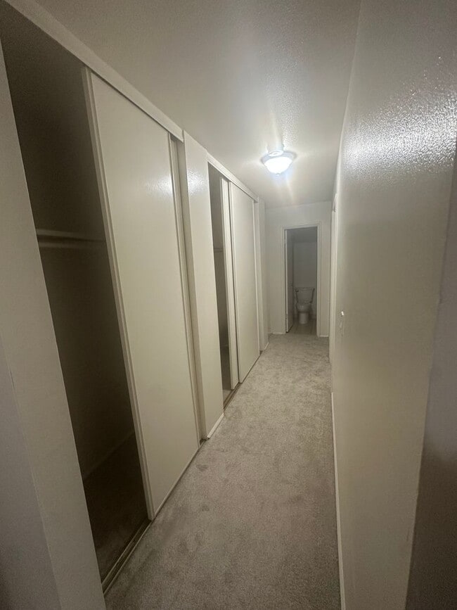 Building Photo - 2 Bedroom !!!