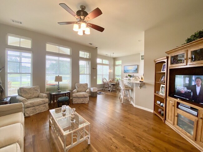 Building Photo - Spacious Four Bedroom Home w/ Oversized Fe...