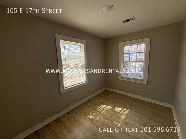 Building Photo - 105A E. 17th Street | 2 Bedrooms | 1 Bathroom