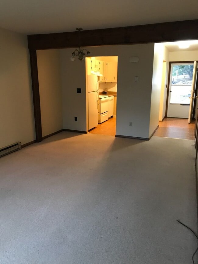 Building Photo - Nice State College townhouse available early August!