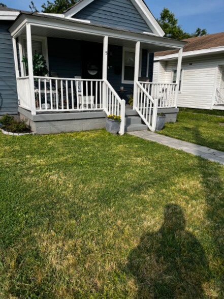 Building Photo - 5 Central St