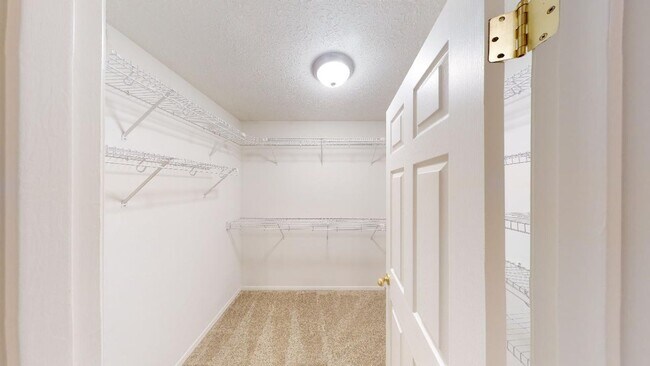 Building Photo - Updated Two Level Home in Sandy with Backyard. Pet Friendly