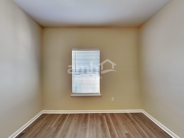 Building Photo - 7117 Rapid River Dr W