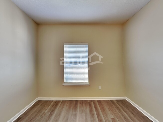 Building Photo - 7117 Rapid River Dr W