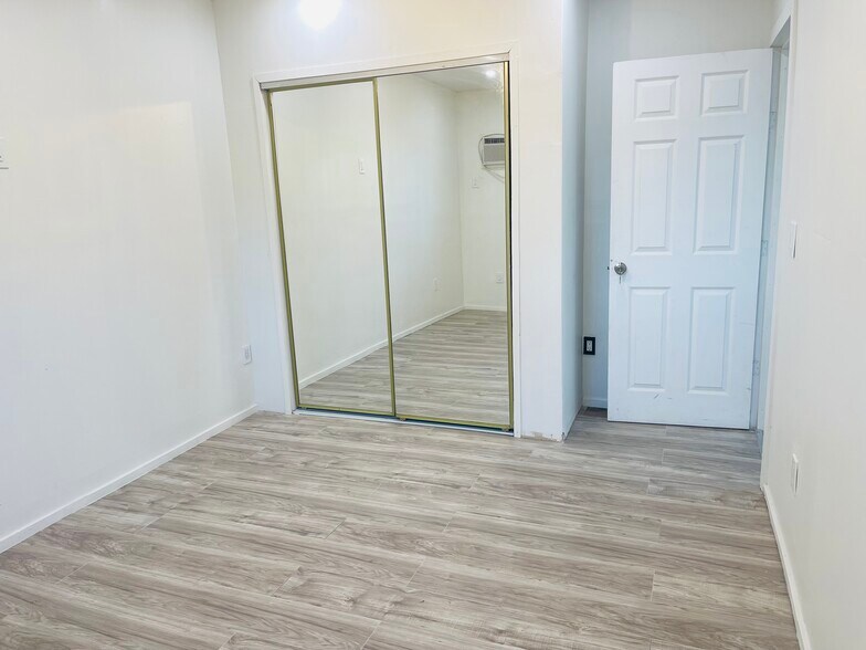 Building Photo - 18548 Arminta St