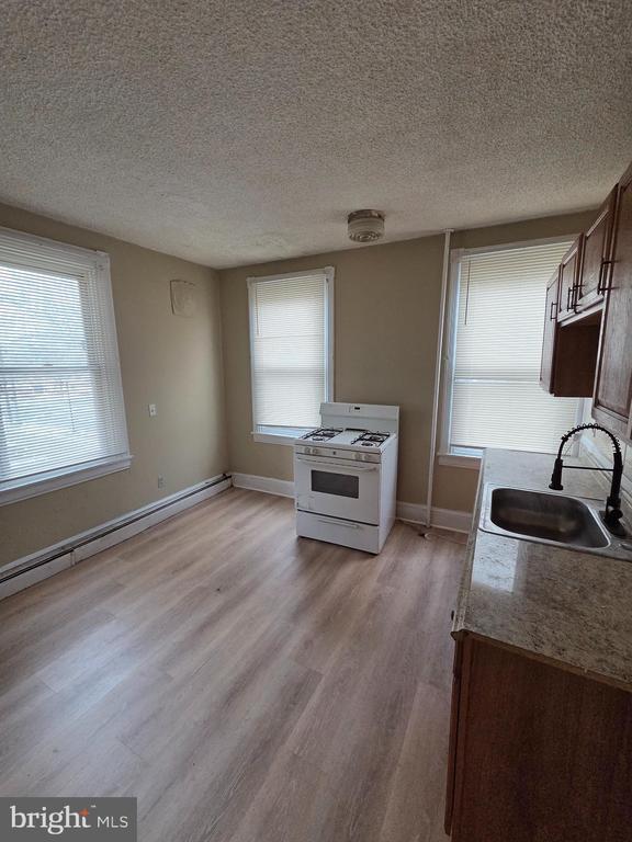 Building Photo - 317 E Broad St