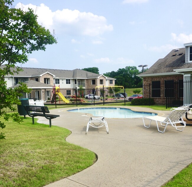 Wading pool (1 ft) - Heritage Park/Lakeview Park Apartments