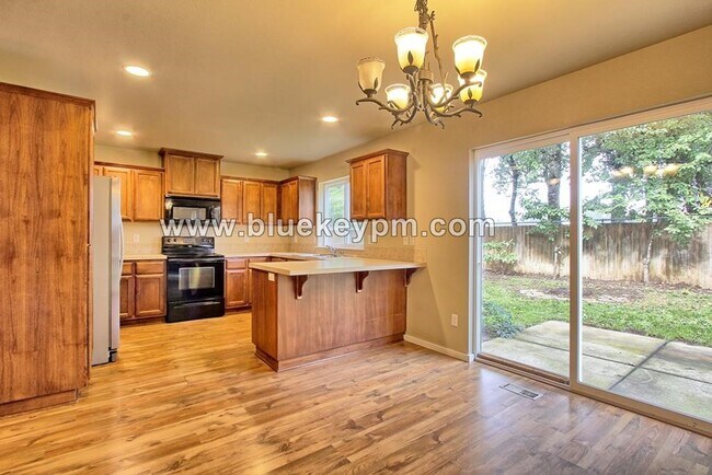 Building Photo - 3 Bed, 2.5 Bath Home with Large Bonus Room/4th Bedroom in Orchards by Prairie High School