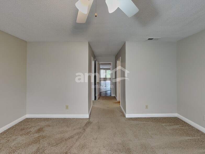Building Photo - 10127 Yosemite Ln