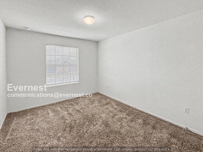 Building Photo - 4 Bed/2 Bath Home with Garage / Pet-Friendly / Available Now!