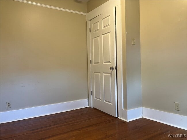 Building Photo - 2253 Niagara St