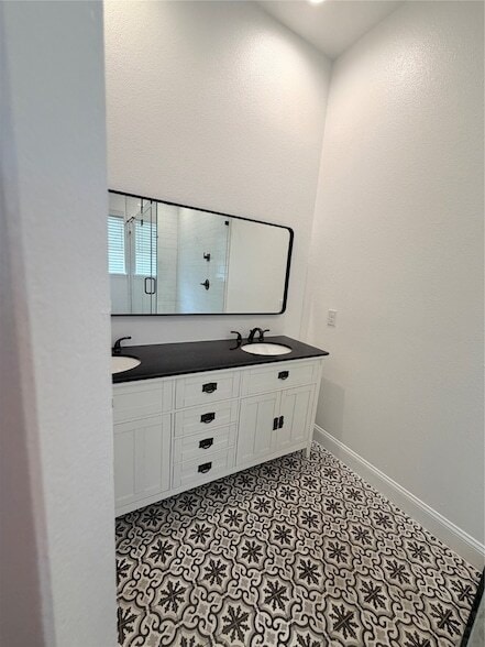 Building Photo - 202 N York St