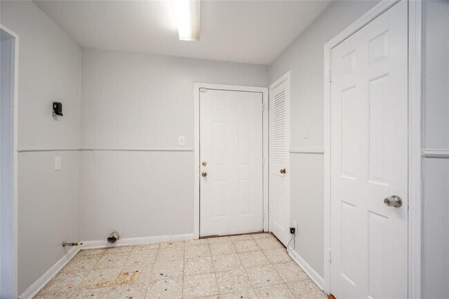 Building Photo - 15319 Paseo Del Rey Dr
