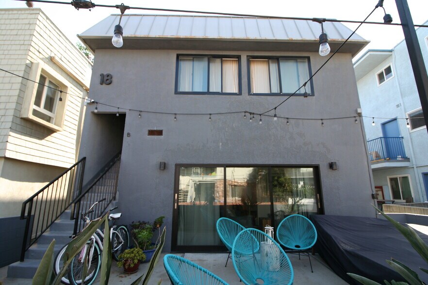 Building Photo - 18 24th Ave