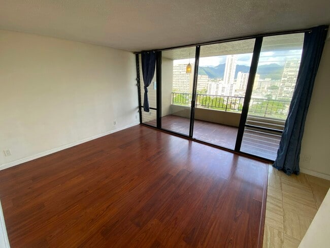 Building Photo - 2121 Ala Wai Blvd