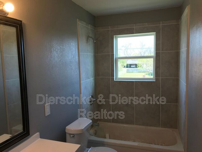 Building Photo - 3608 N Chadbourne St